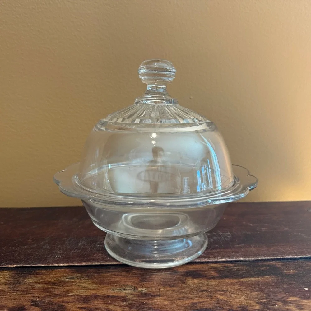 Vintage Clear Glass Dessert Butter Dish Cover with Scalloped‎ Edge and Lid